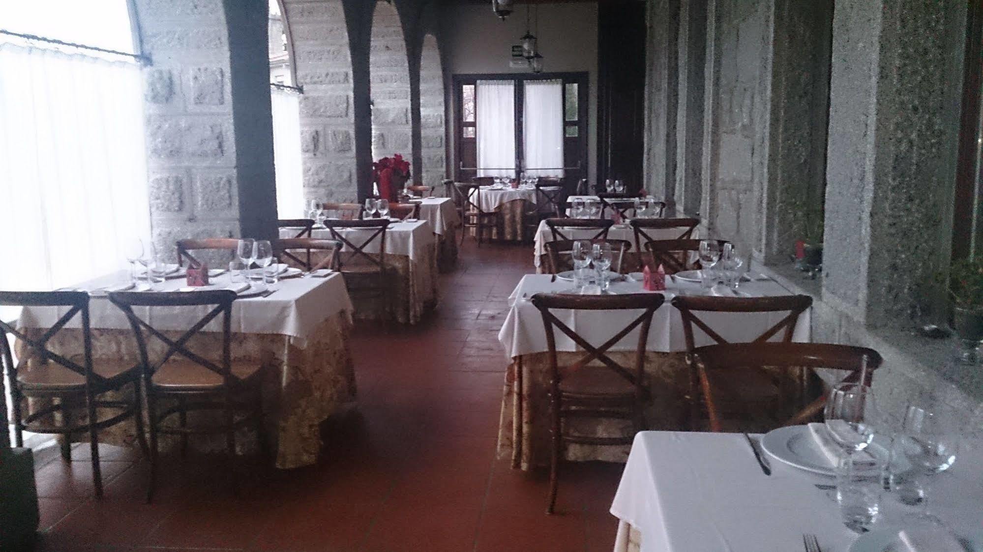 Posada Real Restaurante El Linar Del Zaire Burgohondo Luaran gambar